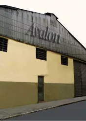 fachada da empresa de reciclagem de plástico Avalon